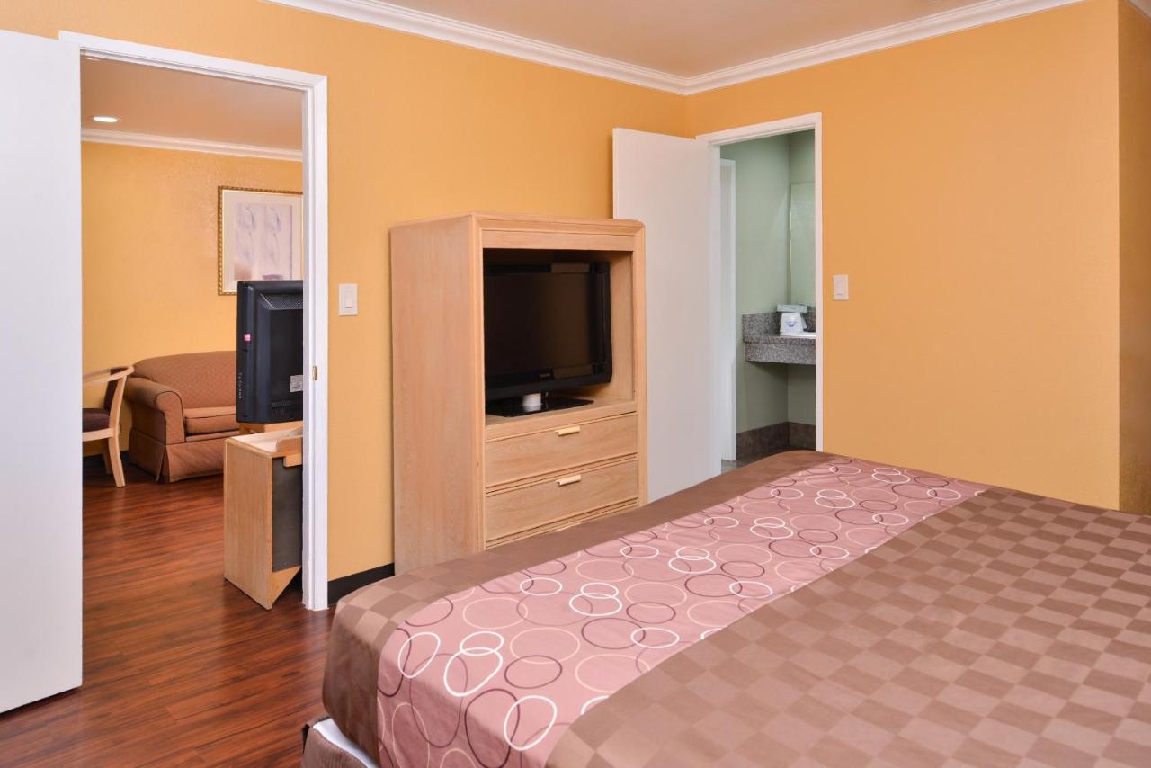 Americas Best Value Inn And Suites Клирлейк Экстерьер фото