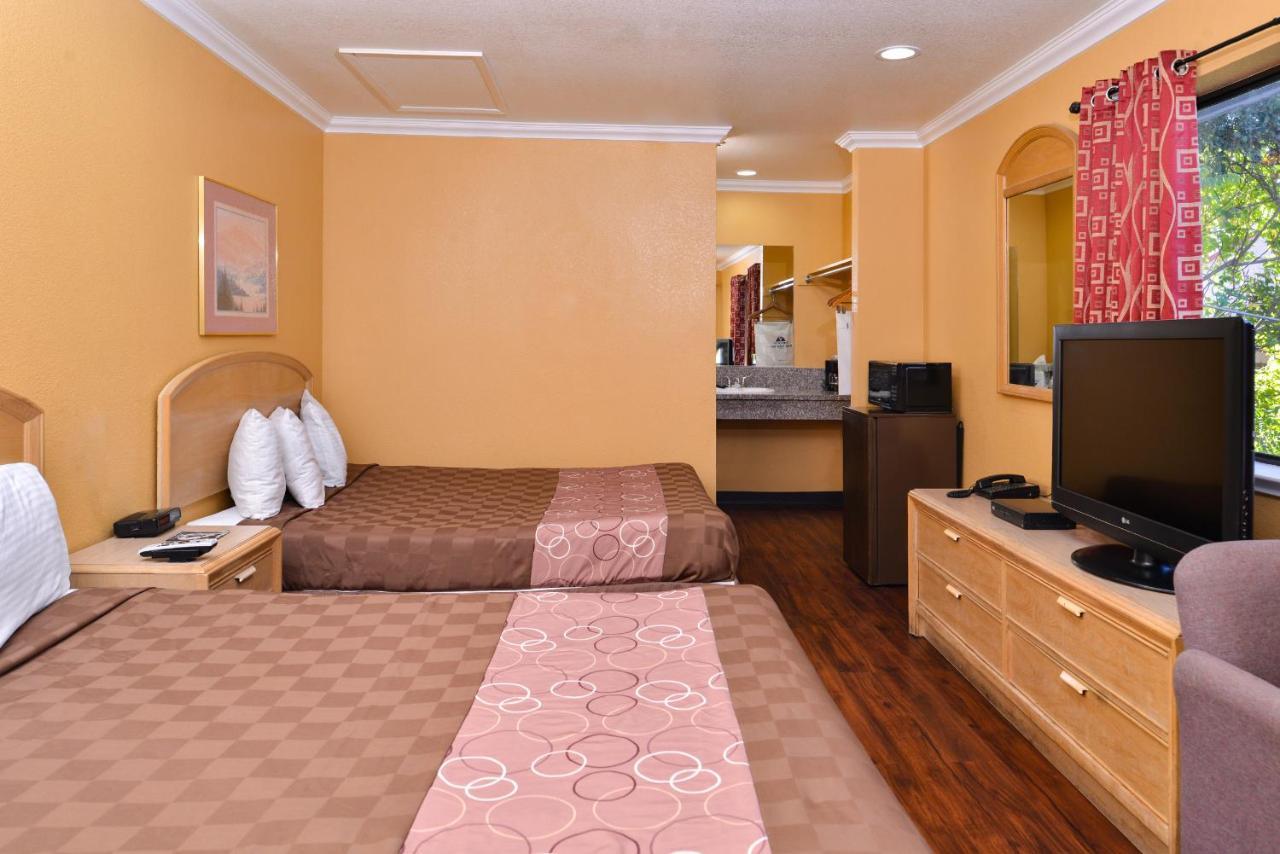 Americas Best Value Inn And Suites Клирлейк Экстерьер фото