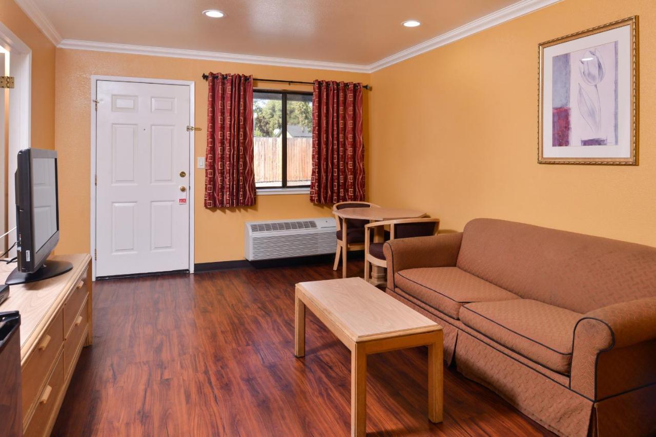 Americas Best Value Inn And Suites Клирлейк Экстерьер фото