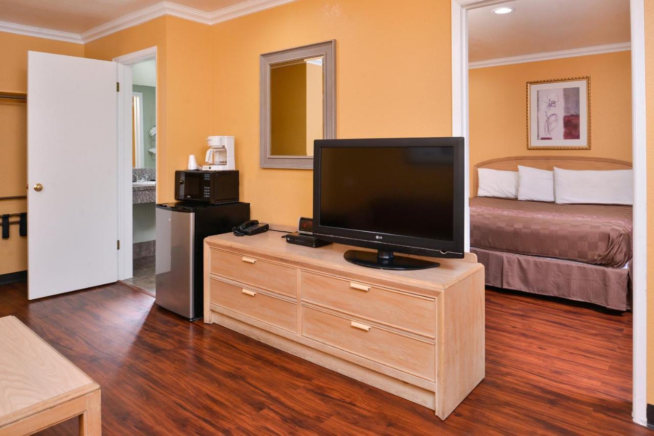 Americas Best Value Inn And Suites Клирлейк Экстерьер фото