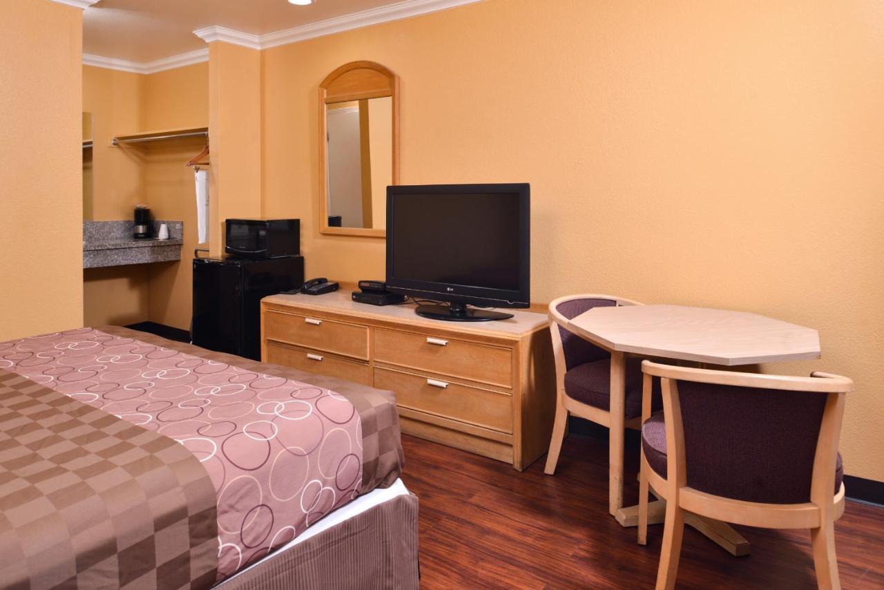 Americas Best Value Inn And Suites Клирлейк Экстерьер фото